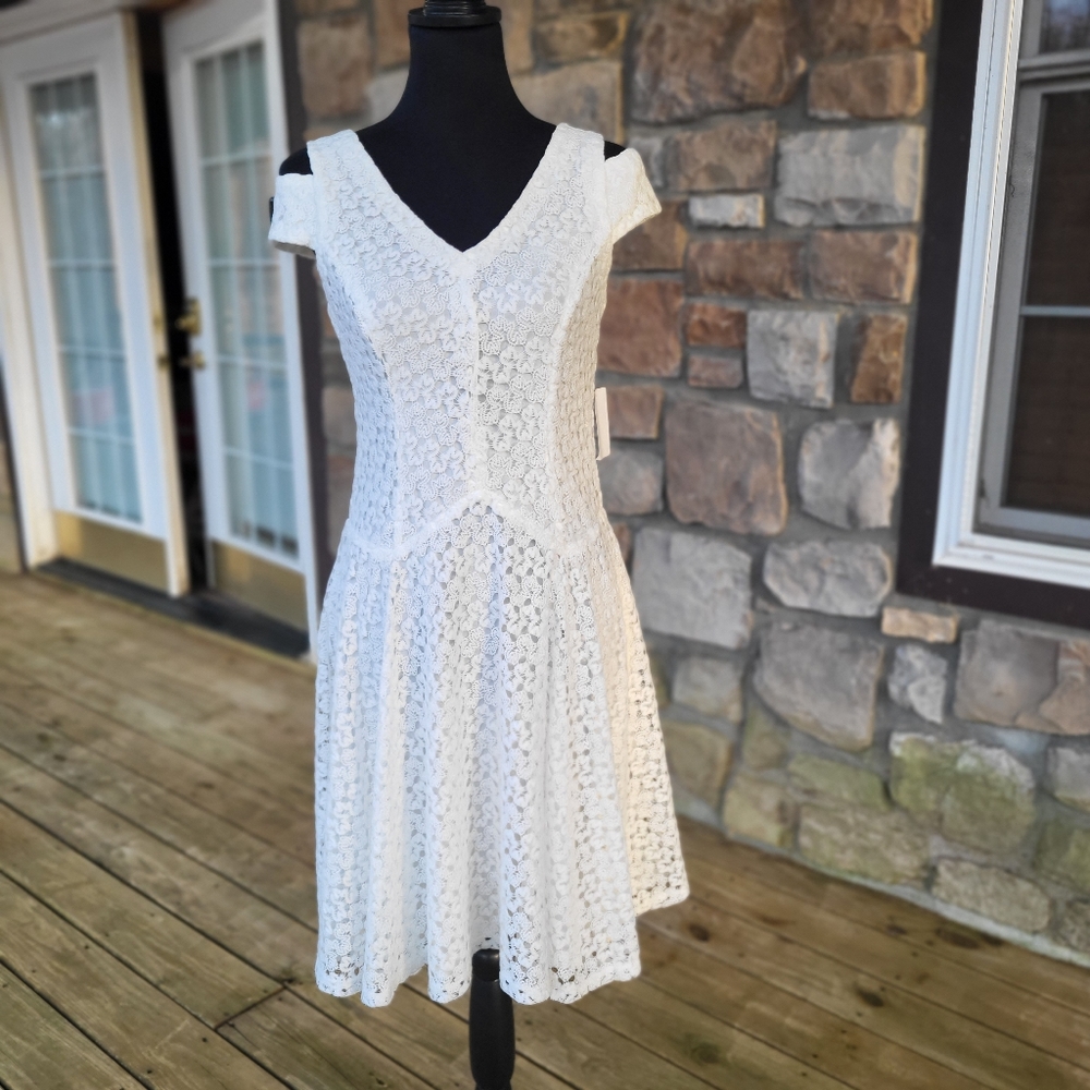 NWT ChrisMclaughlin dress. Size 4, sleeveless/cut out, crochet, white slip